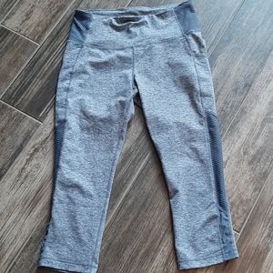 Capri grey yoga pants with side pocket